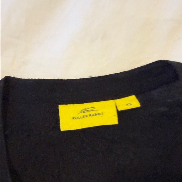 Roller Rabbit Black Tunic with Yellow Tag - Picture 2 of 4